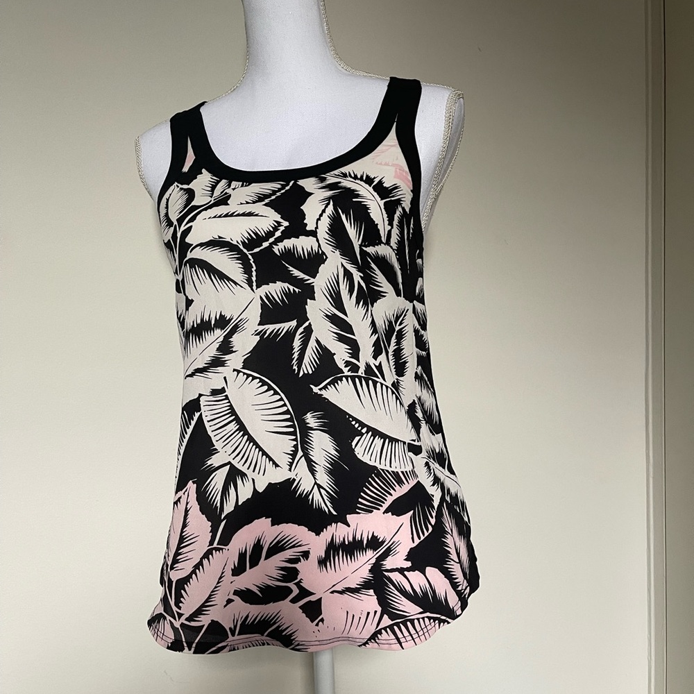 Express Leaf 🍃 Print Sleeveless Blouse 👚 Woman’s,Pre-Owned,Great Condition